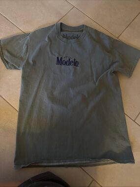 Modelo T shirt